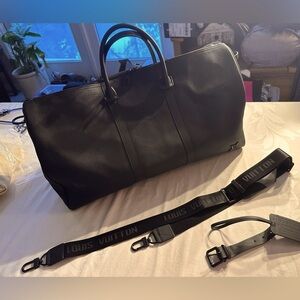 Designer-Lookalike Louis Vuitton Large Black Travel Carry On W/Strap & Dust Bag
